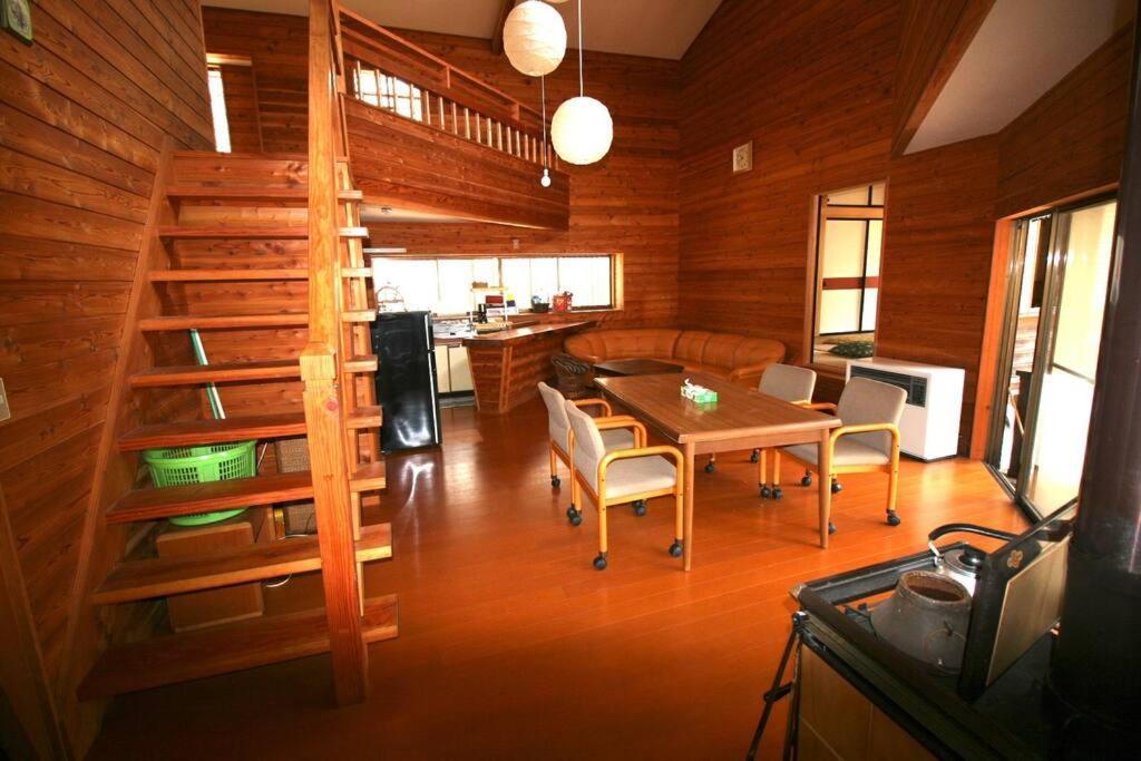 北軽井沢の貸別荘一棟貸し切り-庭とウッドデッキつき Azumaiokozan Eksteriør billede